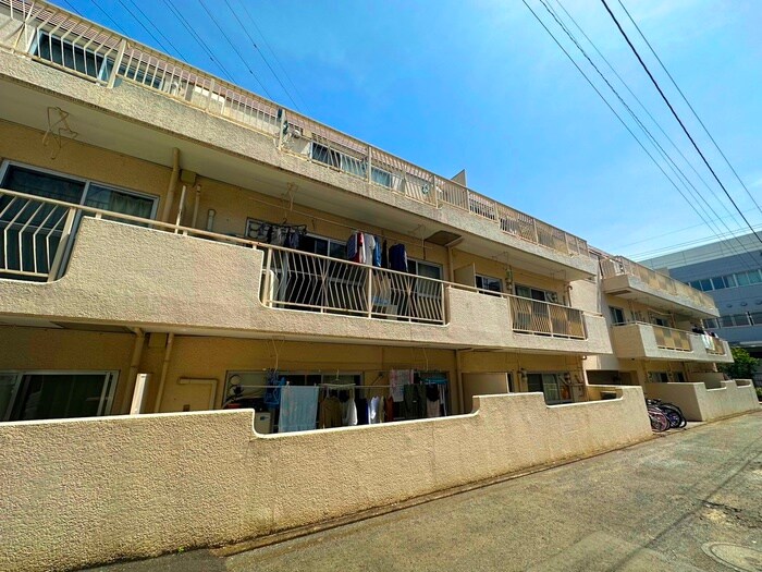 物件外観写真6　(エントランス部分)