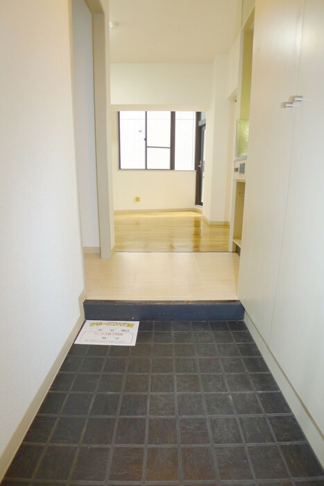 物件内観写真18　(玄関)