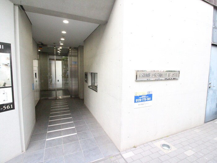 物件外観写真4　(エントランス部分)