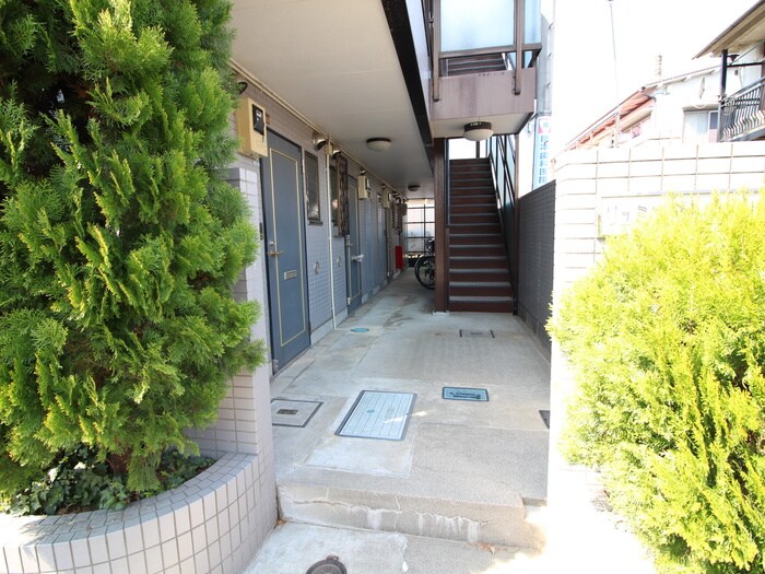 物件外観写真3　(エントランス部分)