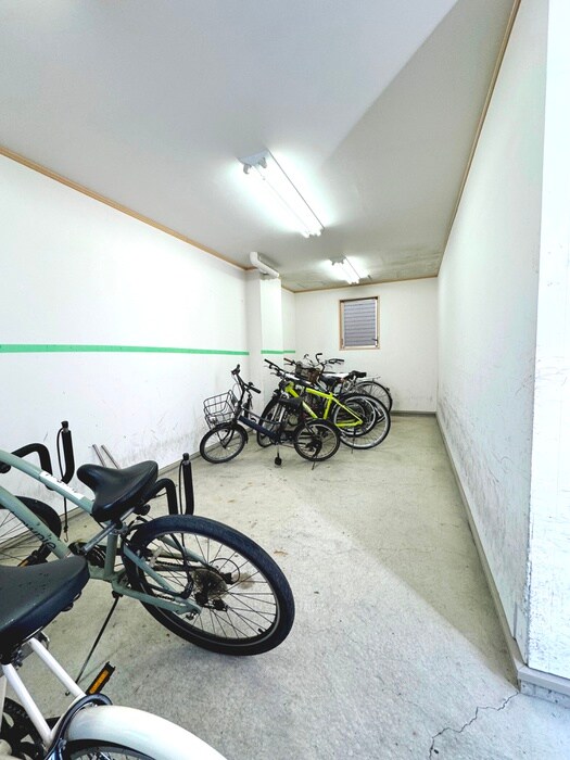 物件外観写真5　(駐輪場)