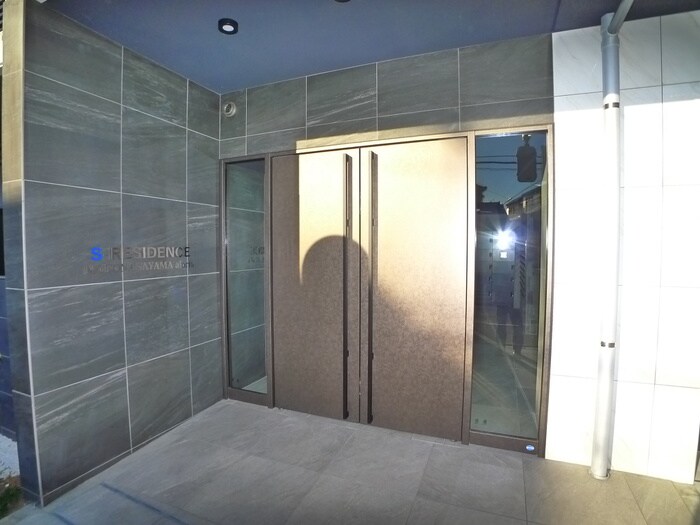 物件外観写真4　(エントランス部分)