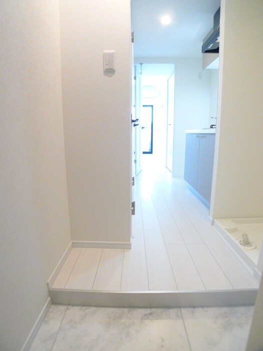 物件内観写真16　(玄関)