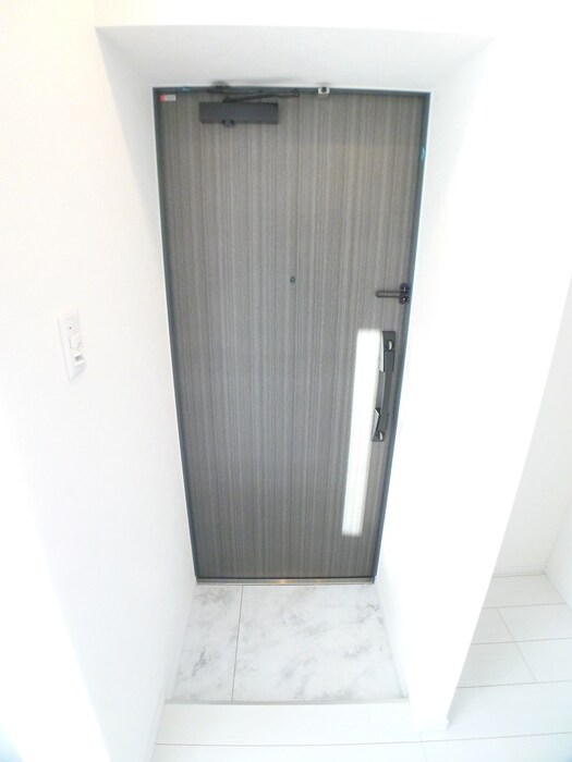 物件内観写真16　(玄関)