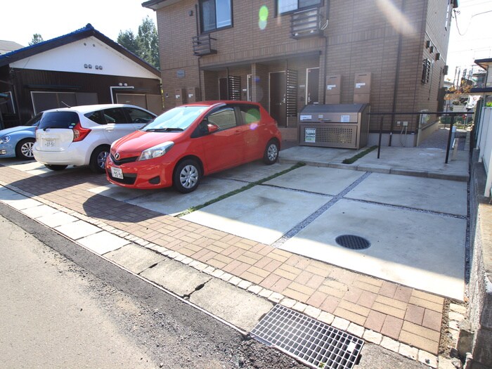 物件外観写真5　(駐車場)