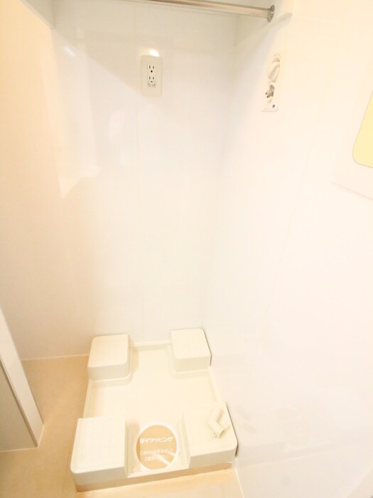 物件内観写真18　(洗濯機置場)