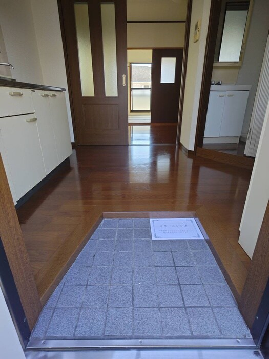 物件内観写真7　(玄関)