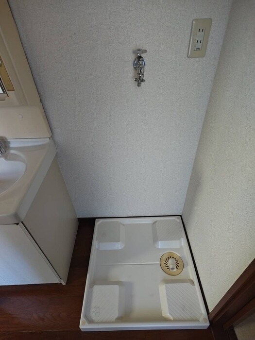 物件内観写真10　(洗濯機置場)