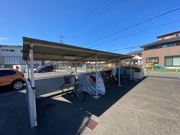 ロイヤルエステート山田の駐輪場