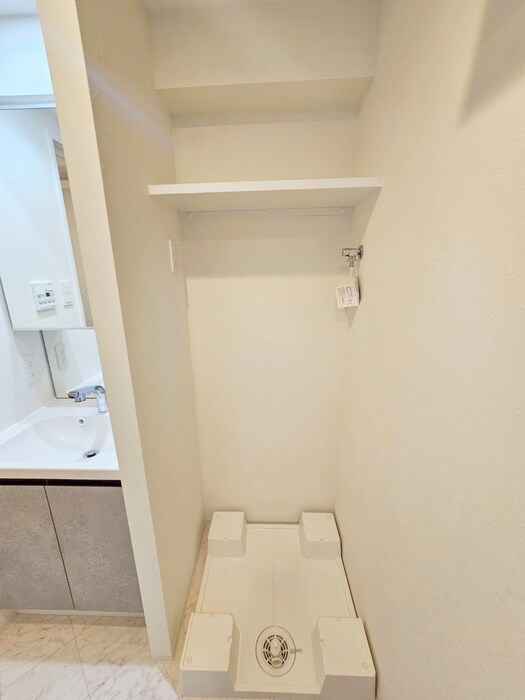 物件内観写真14　(洗濯機置場)