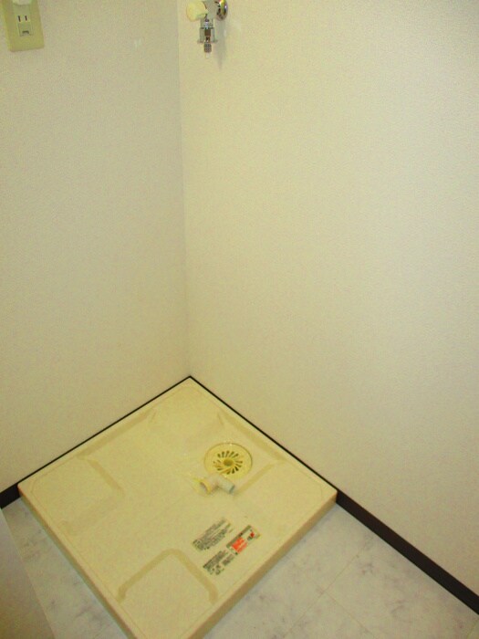 物件内観写真11　(洗濯機置場)