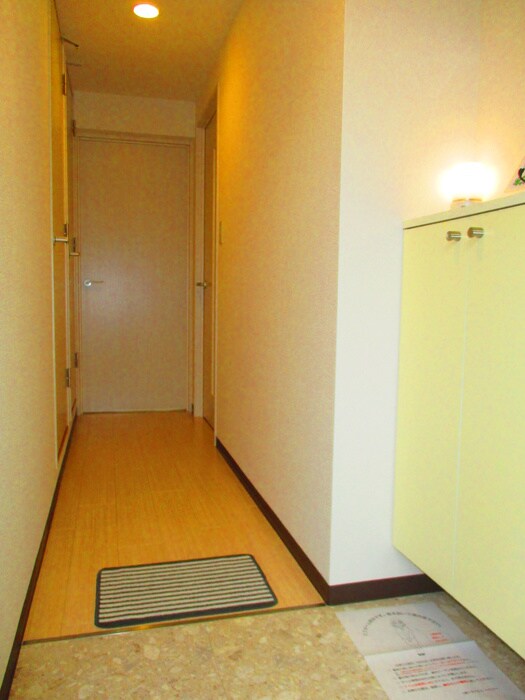 物件内観写真16　(玄関)