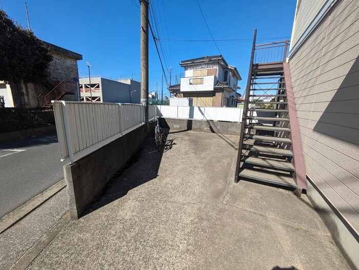 物件外観写真5　(駐輪場)