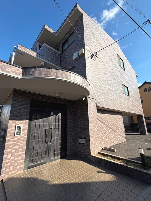 物件外観写真1　(エントランス部分)