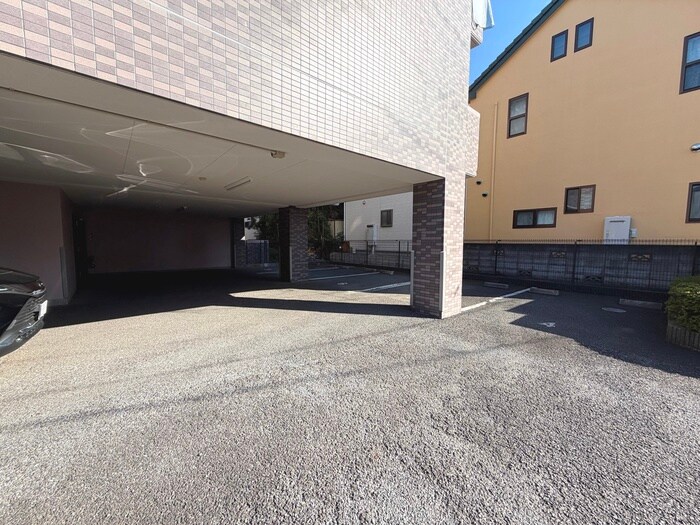 物件外観写真4　(駐車場)