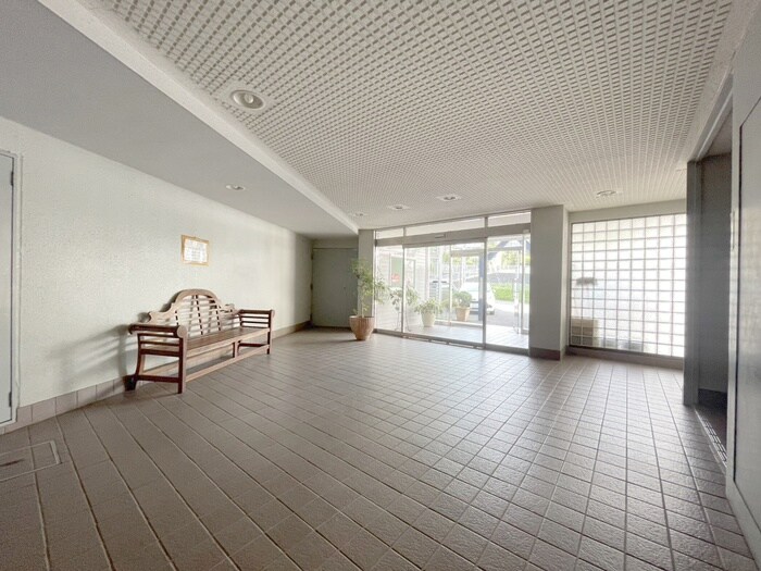 物件外観写真6　(エントランス部分)