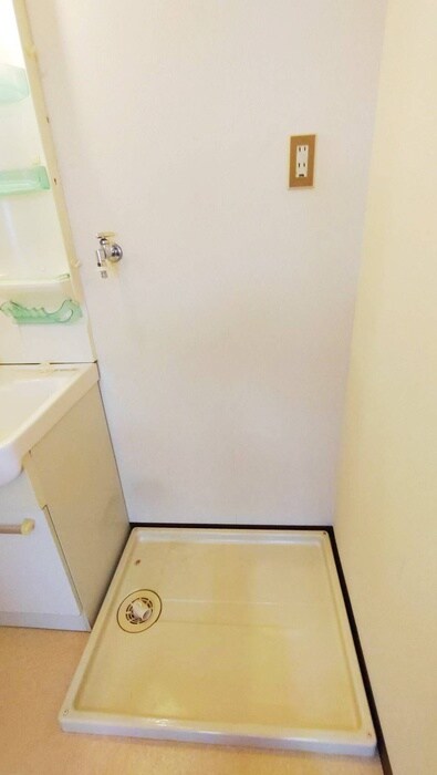 物件内観写真17　(洗濯機置場)