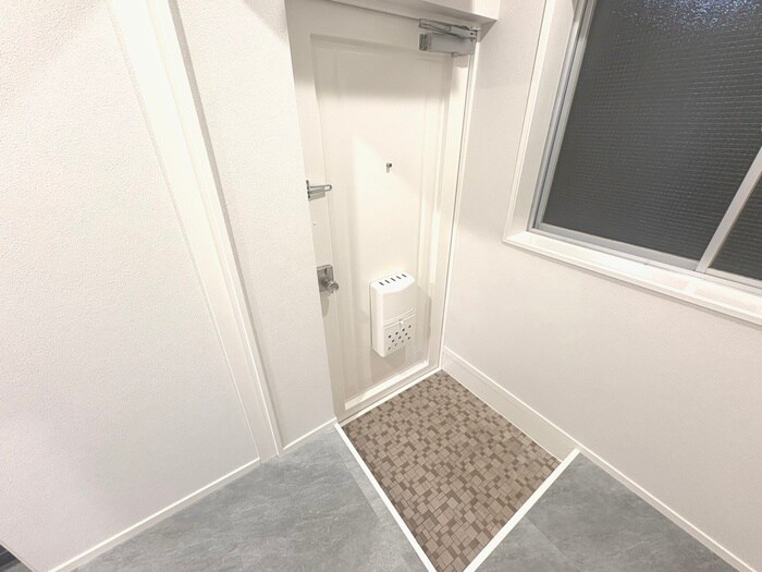 物件内観写真16　(玄関)