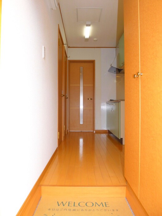 物件内観写真4　(玄関)