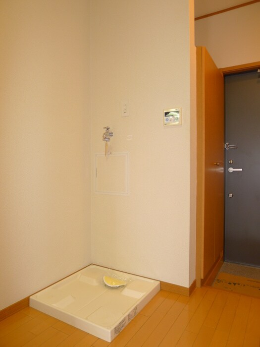 物件内観写真17　(洗濯機置場)