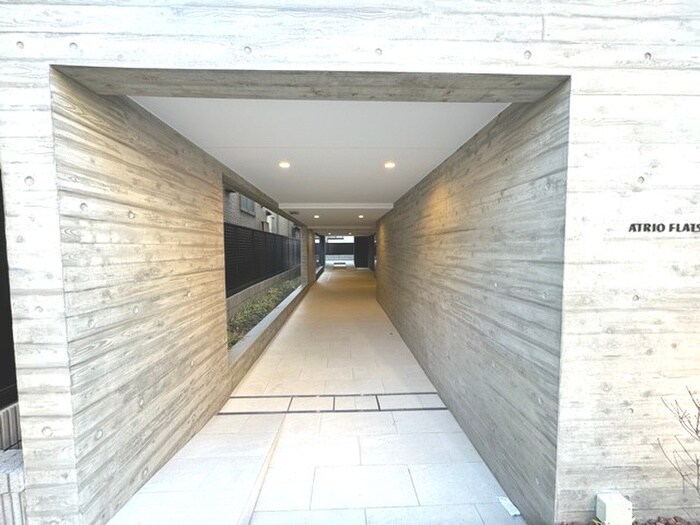 物件外観写真4　(エントランス部分)