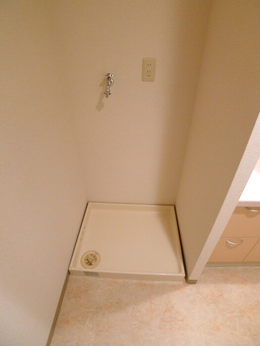 物件内観写真16　(洗濯機置場)