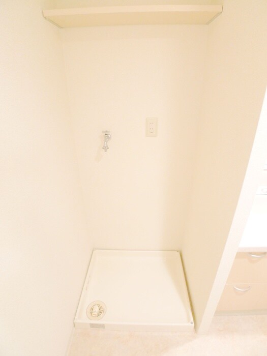 物件内観写真16　(洗濯機置場)