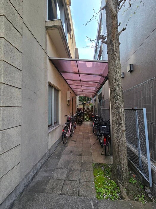 物件外観写真6　(駐輪場)