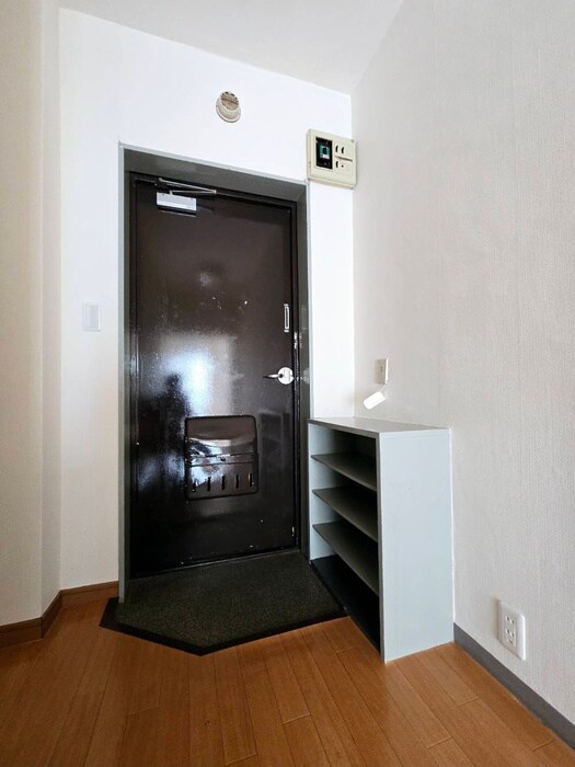 物件内観写真16　(玄関)