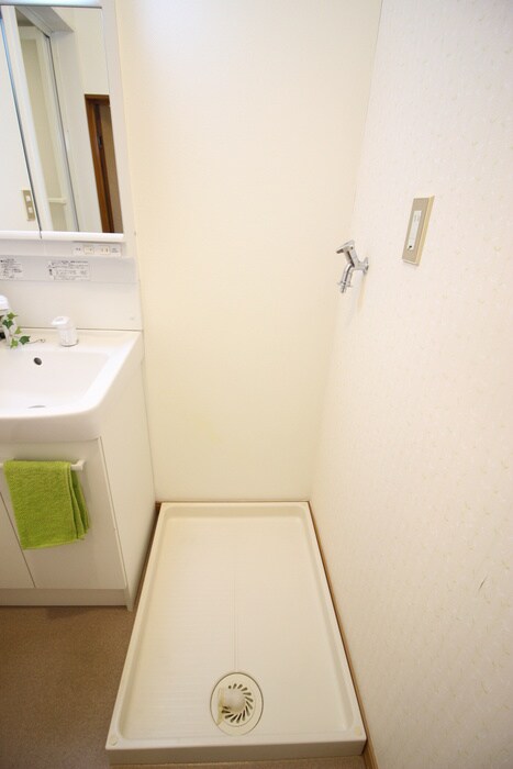 物件内観写真12　(洗濯機置場)