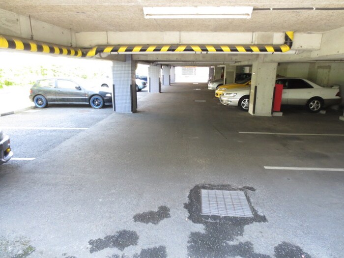 物件外観写真4　(駐車場)