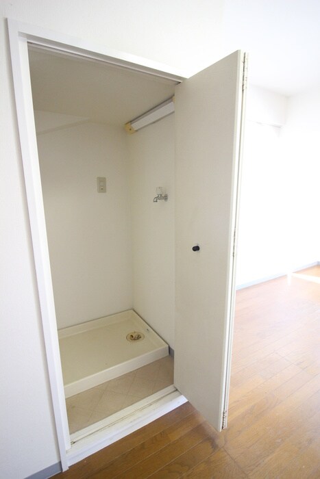 物件内観写真15　(洗濯機置場)