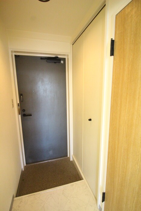 物件内観写真16　(玄関)