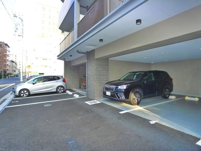 物件外観写真5　(駐車場)