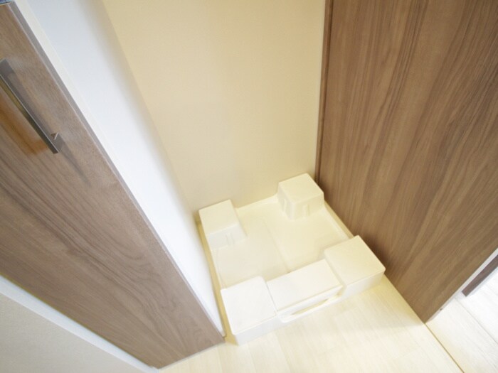 物件内観写真12　(洗濯機置場)