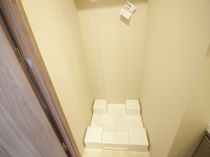 物件内観写真15　(洗濯機置場)