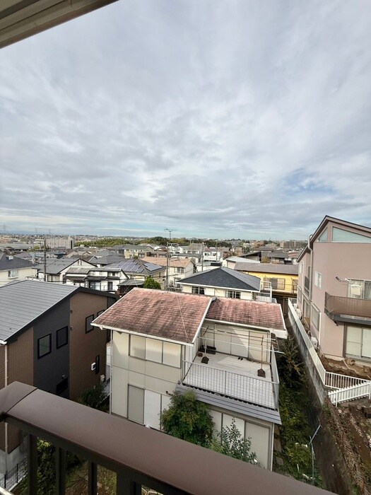 物件内観写真16　(室内からの展望)