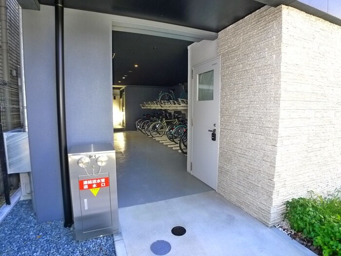 物件外観写真4　(駐輪場)