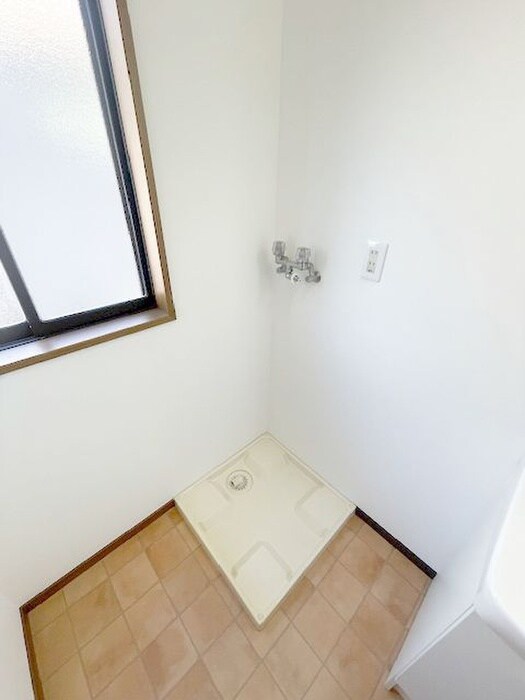 物件内観写真14　(洗濯機置場)