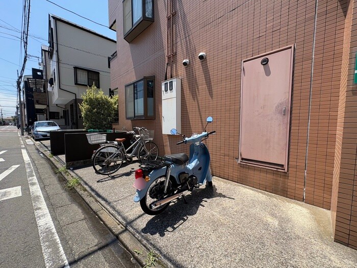 物件外観写真4　(駐輪場)