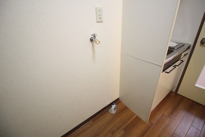 物件内観写真11　(洗濯機置場)