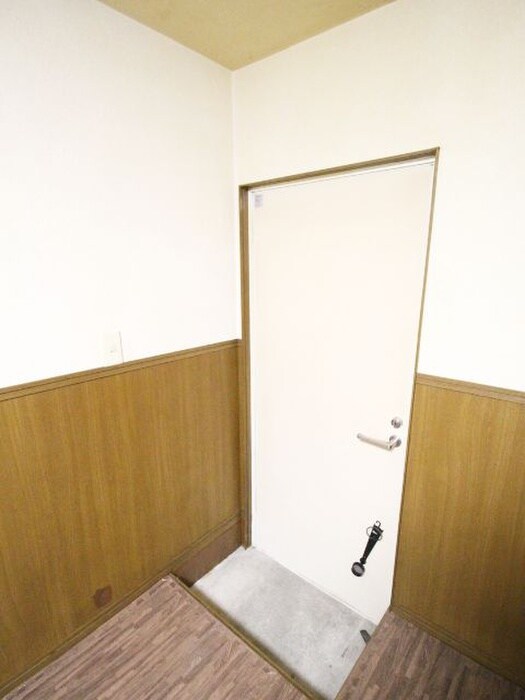 物件内観写真12　(玄関)