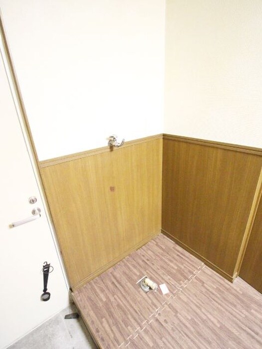 物件内観写真13　(洗濯機置場)