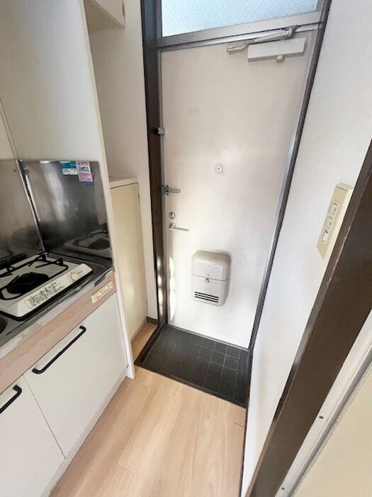 物件内観写真10　(玄関)