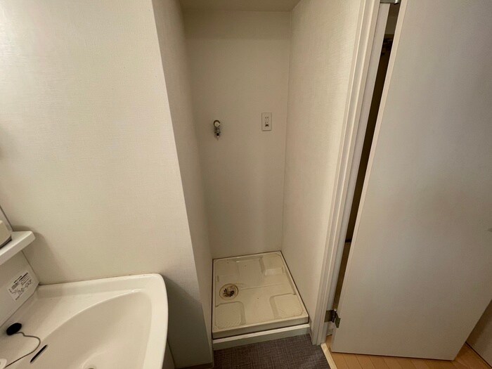 物件内観写真15　(洗濯機置場)