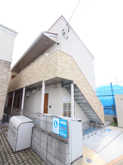 物件外観写真2　(エントランス部分)