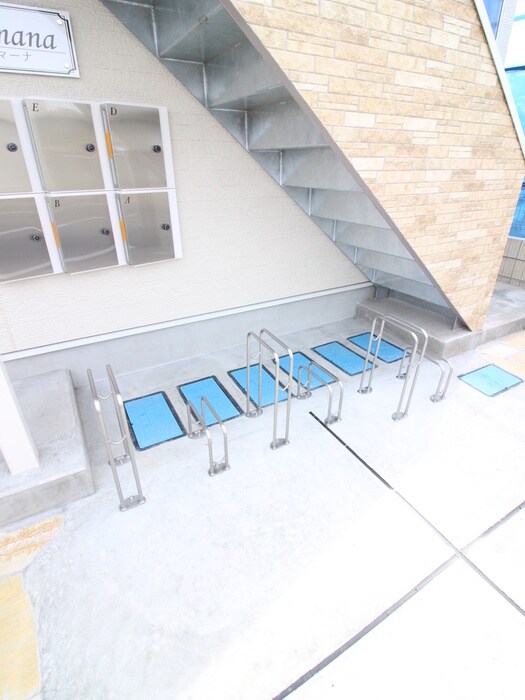 物件外観写真4　(駐輪場)