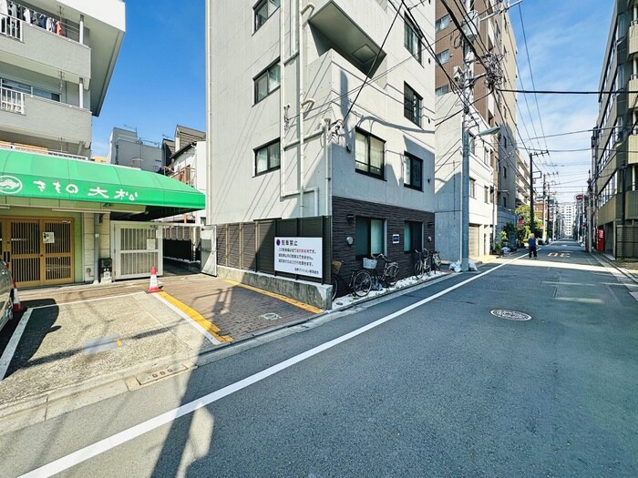 物件外観写真2　(エントランス部分)