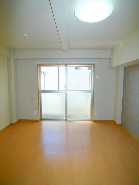 物件内観写真4　(室内からの展望)