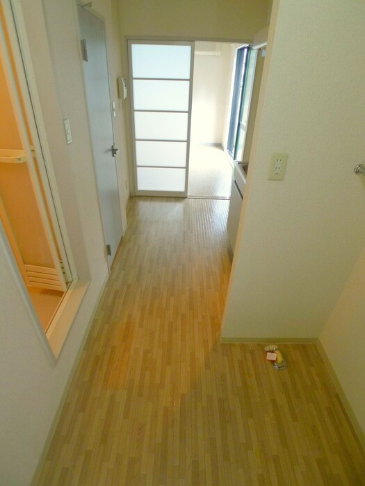 物件内観写真8　(玄関)